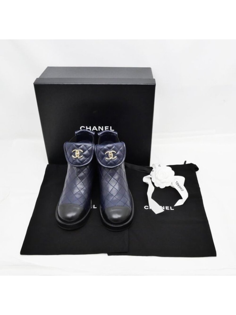 Chanel Quilted Turnlock Side Gore Shorts Navy 38 - Picture 10 of 10